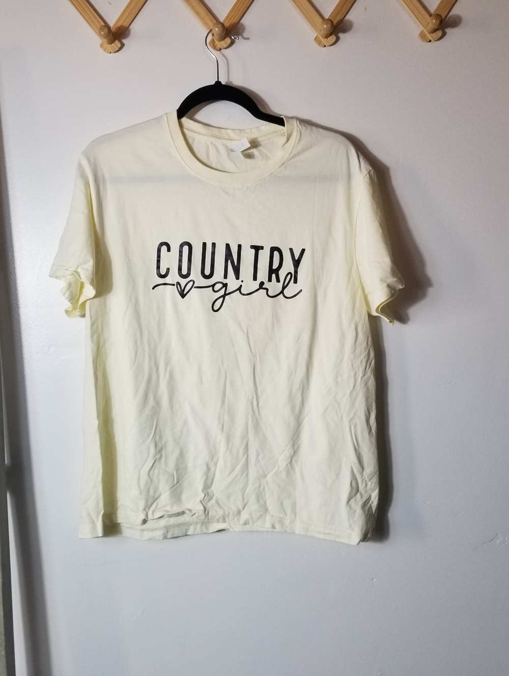 COUNTRY GIRL WOMEN'S LIGHT YELLOW TEE SIZE XL (RUNS SMALLER)